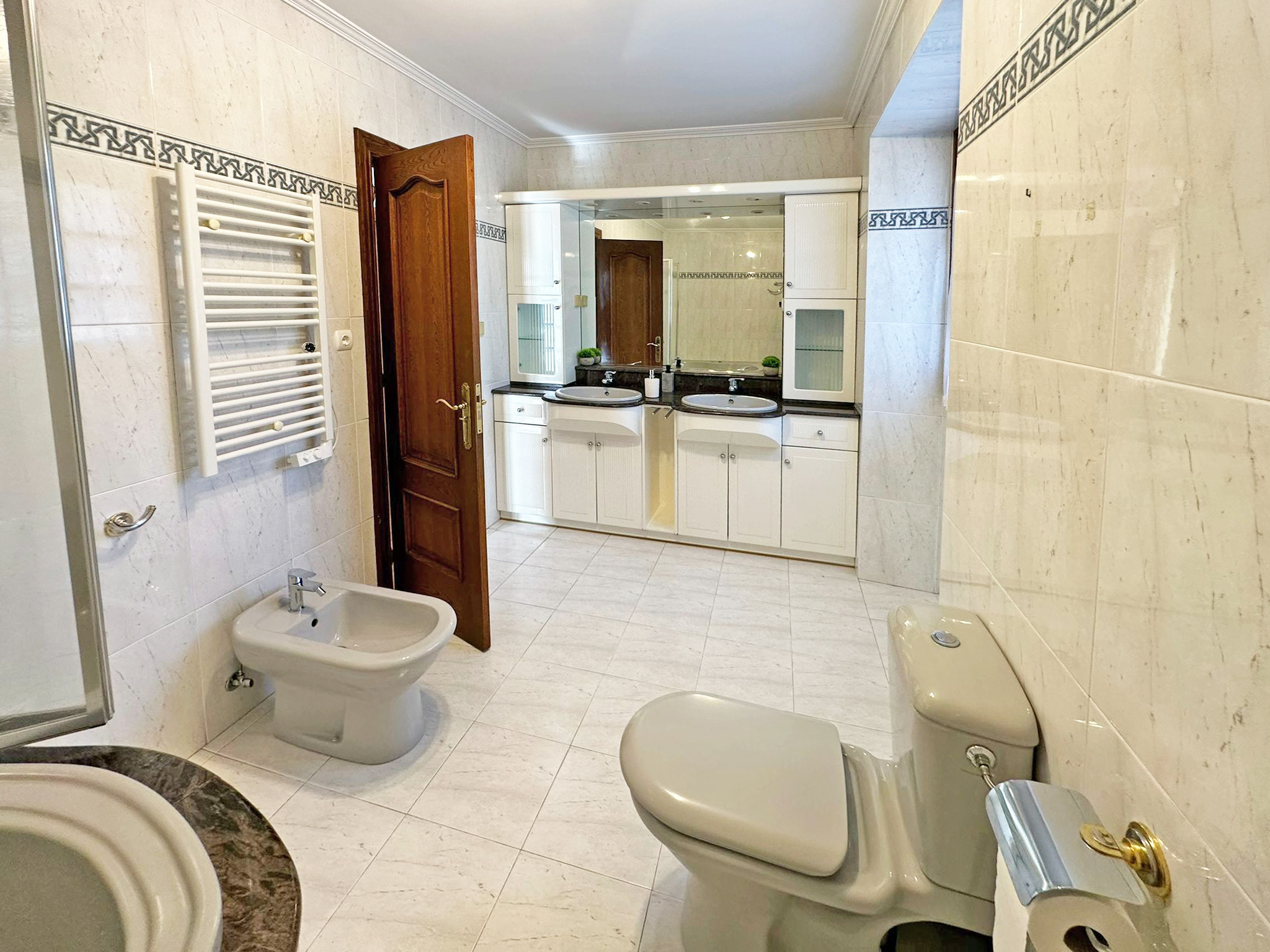 Baño privado de la suite con bañera de hidromasaje
