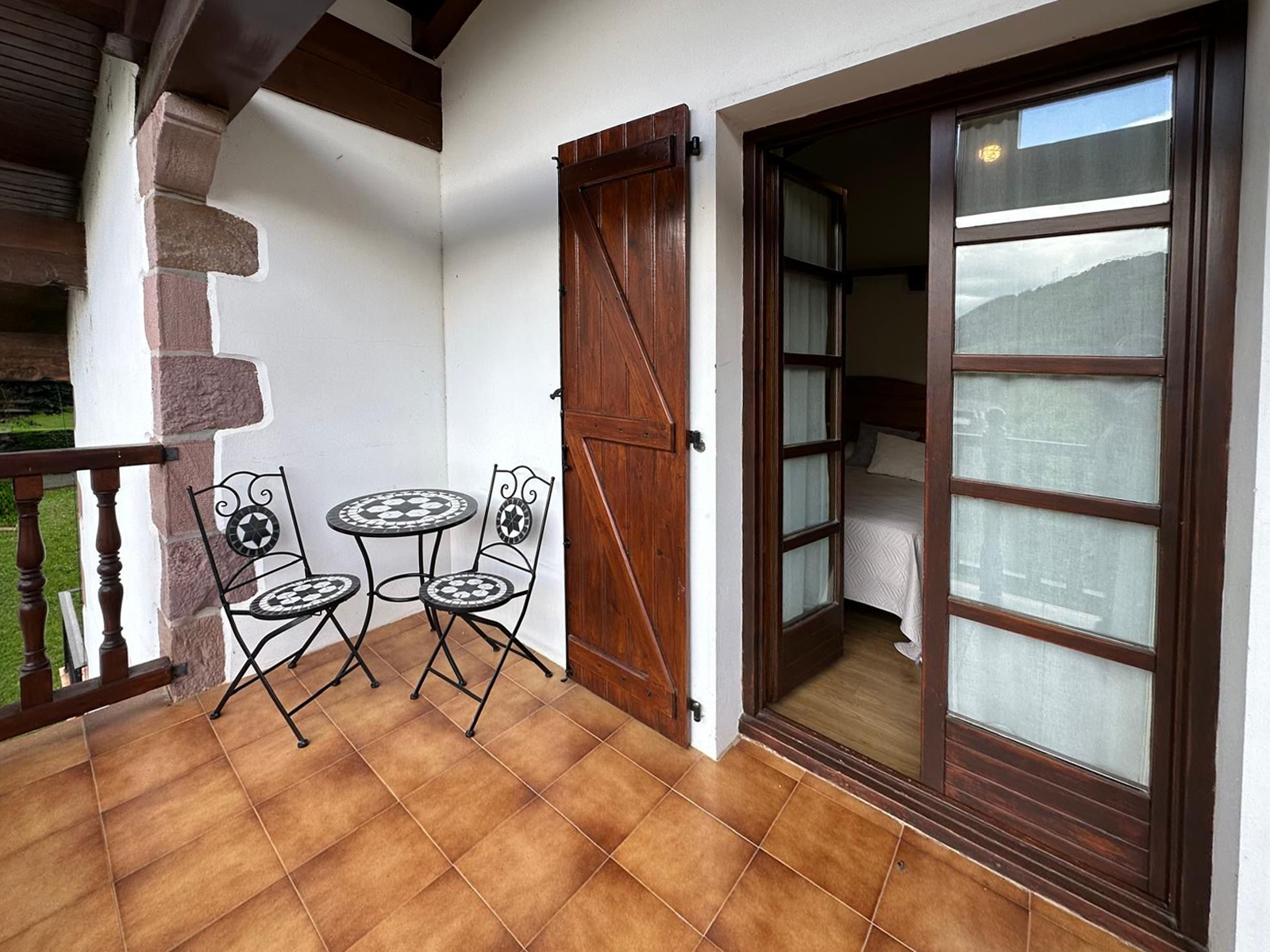 Habitación 4 — balcón con vistas al pueblo