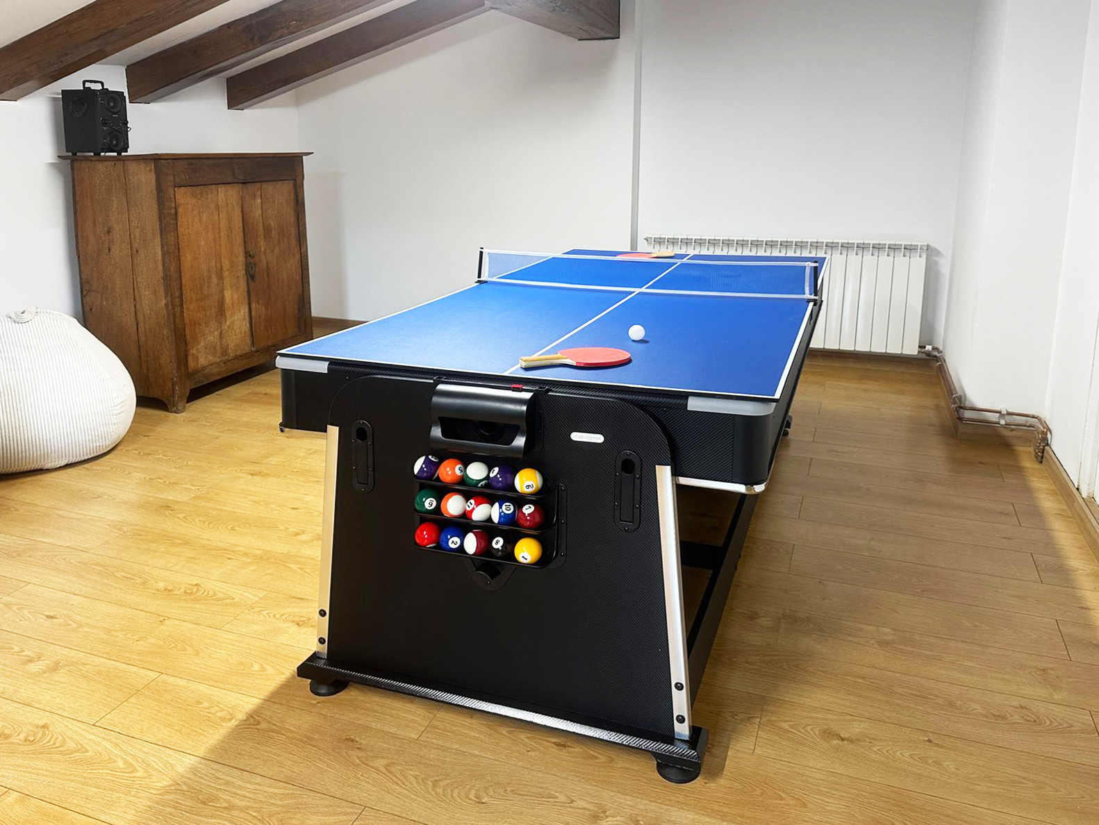 Sala de juegos con ping-pong